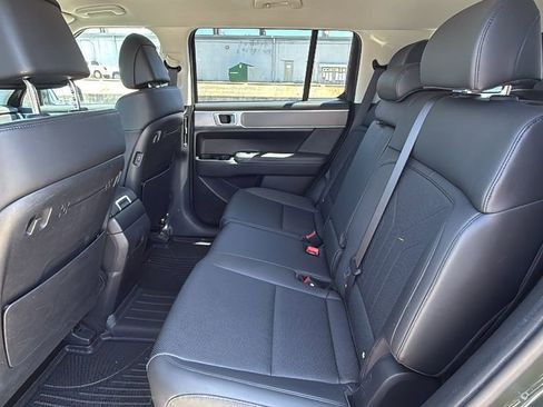 Used 2024 Hyundai Santa Fe SEL FWD image 15