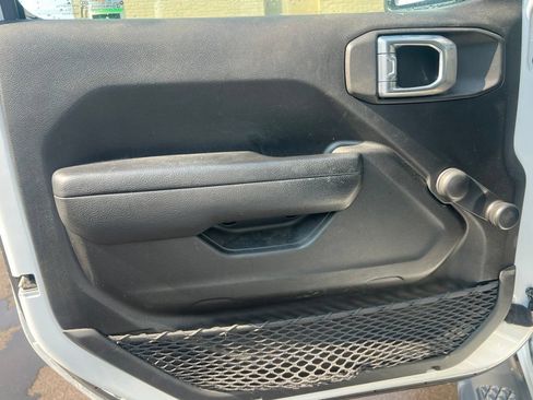 Used 2022 Jeep Gladiator Sport AWD/4WD image 9