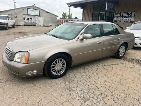 Used 2004 Cadillac De Ville FWD image 3