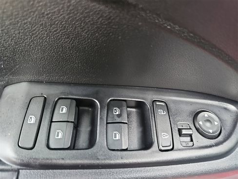 Used 2022 Hyundai Venue Limited w/ Cargo Package image 27