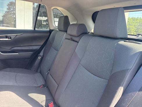 Used 2023 Toyota RAV4 XLE w/ Convenience Package FWD image 5