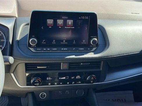 Used 2023 Nissan Rogue SV image 15