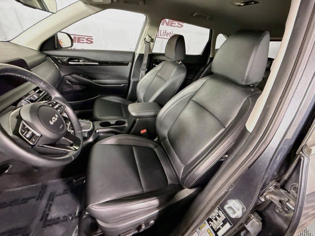 Used 2025 Kia Seltos EX AWD/4WD image 26