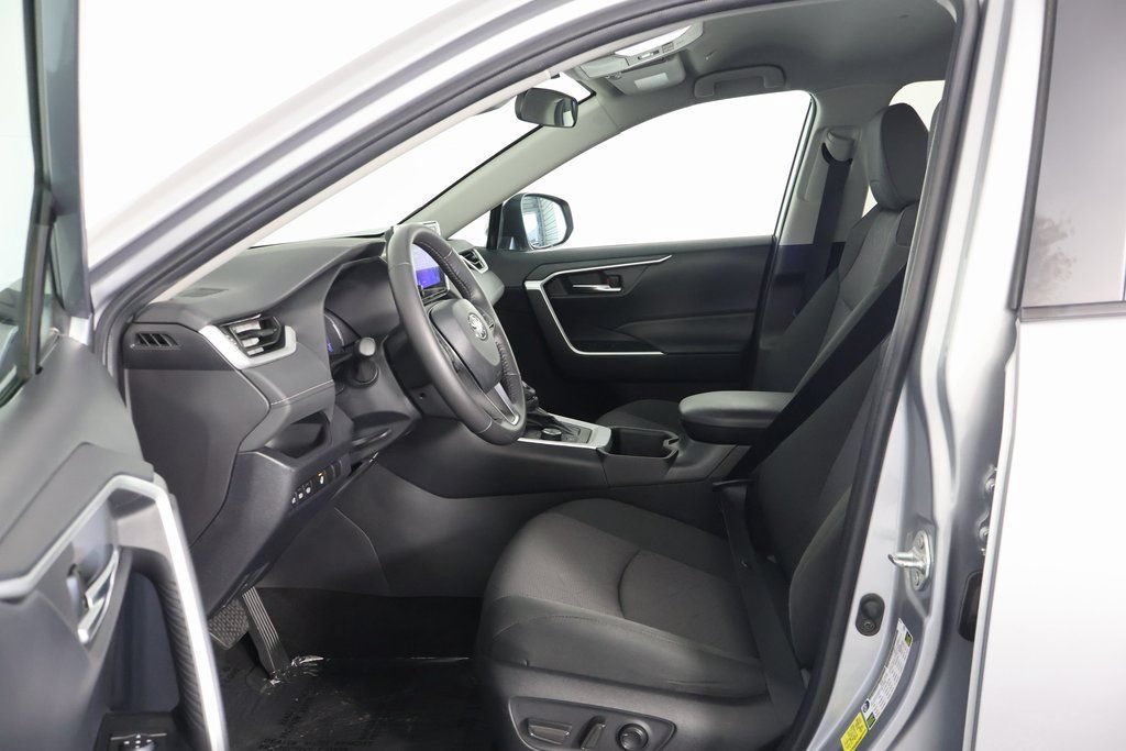 Used 2024 Toyota RAV4 XLE AWD/4WD image 10