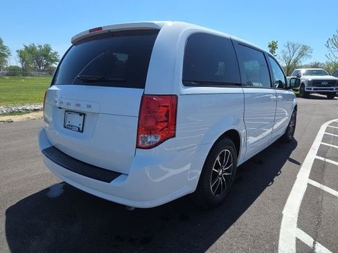 Used 2017 Dodge Grand Caravan SXT w/ Blacktop Package FWD image 8