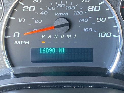 Used 2024 GMC Savana 2500 w/ Driver Convenience Package image 15