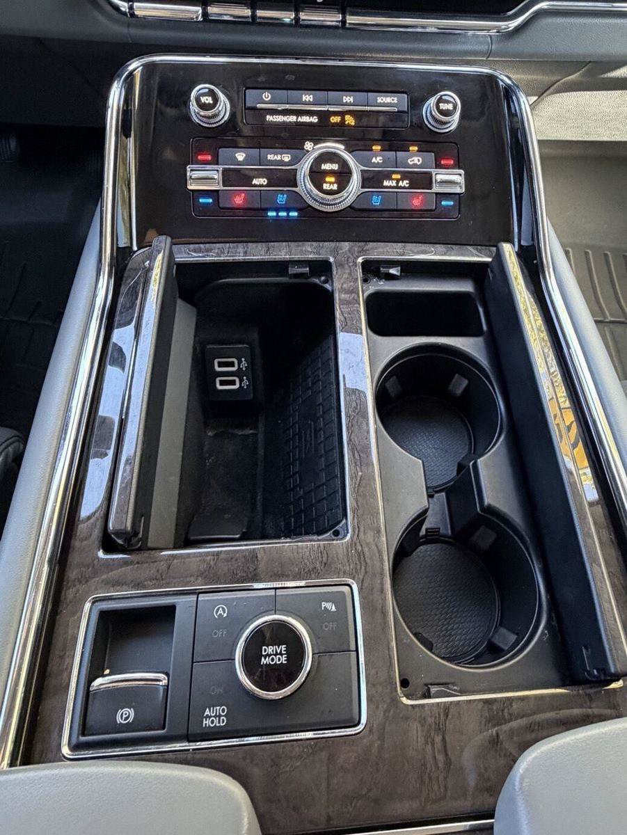 Used 2019 Lincoln Navigator L Select w/ Cargo Package AWD/4WD image 9