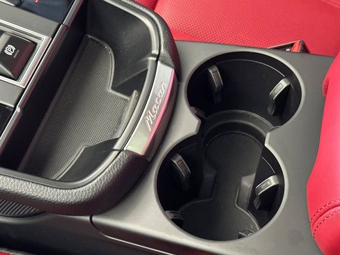 Used 2025 Porsche Macan image 26