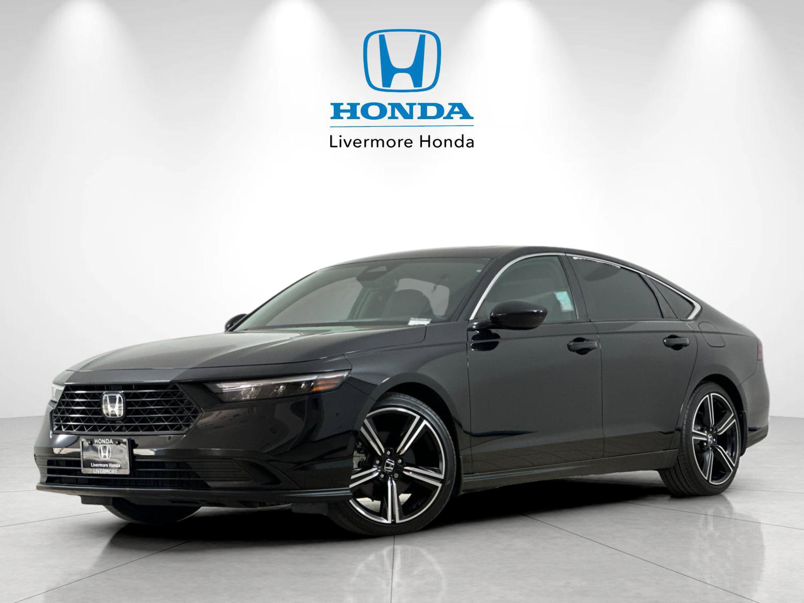 Used 2024 Honda Accord Sport image 2