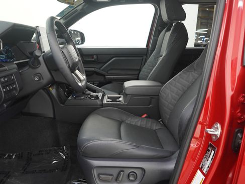 Used 2025 Toyota 4Runner TRD Off-Road Premium AWD/4WD image 24