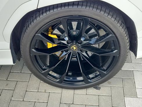 Used 2022 Lamborghini Urus AWD/4WD image 8
