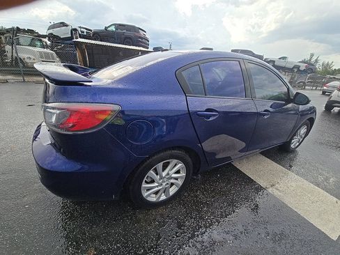 Used 2012 MAZDA MAZDA3 i Grand Touring w/ Tech Pkg FWD image 2
