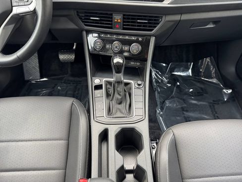 Used 2024 Volkswagen Jetta SE w/ Panoramic Sunroof Package FWD image 11