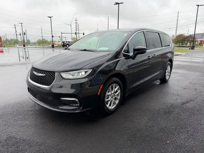 Used 2023 Chrysler Pacifica Touring-L