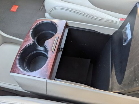 Used 2011 Toyota Sienna XLE image 22