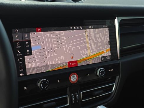 Used 2025 Porsche Macan image 30