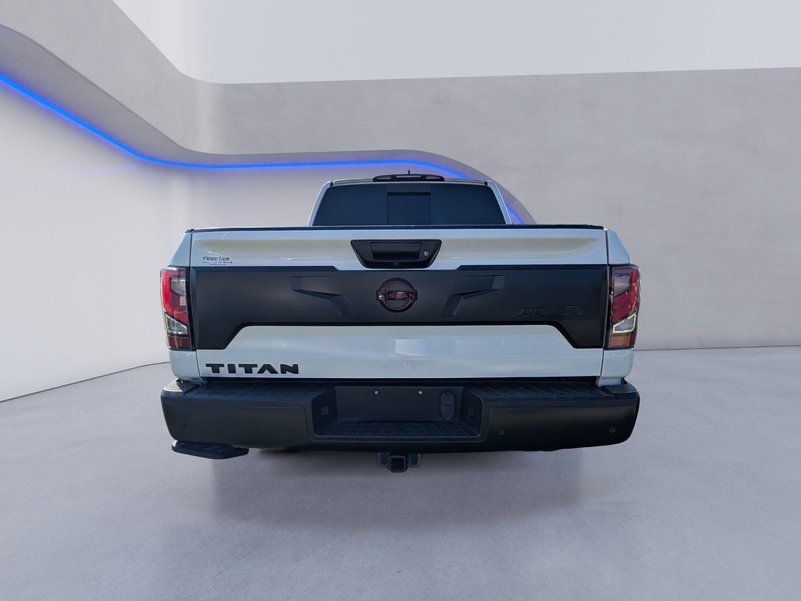 Used 2023 Nissan Titan PRO-4X w/ Pro-4x Convenience Package AWD/4WD image 8