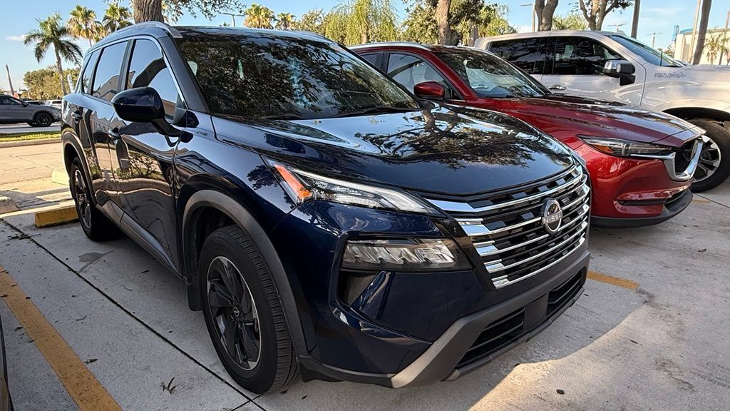 Used 2024 Nissan Rogue SV w/ SV Premium Package FWD image 4