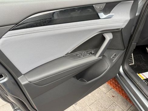 New 2026 Volkswagen Tiguan SE R-Line image 9