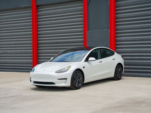 Used 2023 Tesla Model 3 Standard Range RWD image 1