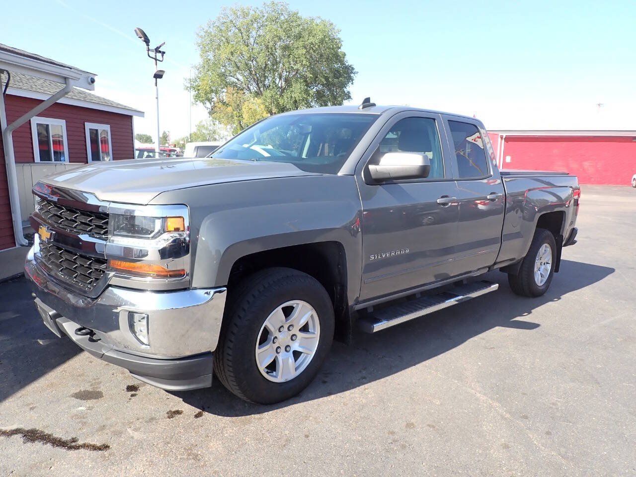 Used 2017 Chevrolet Silverado 1500 LT w/ All Star Edition AWD/4WD image 3