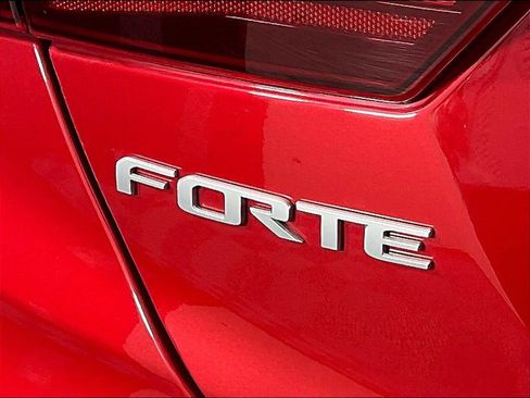 Certified 2023 Kia Forte LXS w/ LXS Technology Package FWD image 23