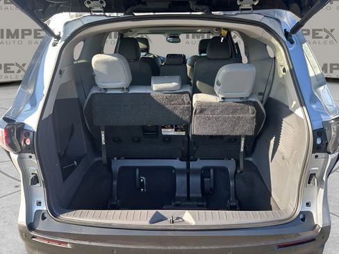 Used 2024 Toyota Sienna XLE image 29