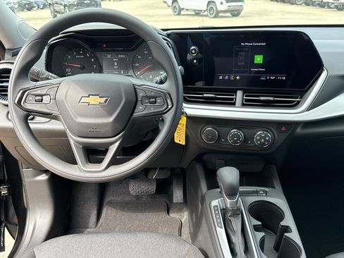 New 2026 Chevrolet Trax LS w/ LS Convenience Package FWD image 7