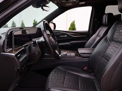 Certified 2021 Cadillac Escalade Premium Luxury Platinum AWD/4WD image 28