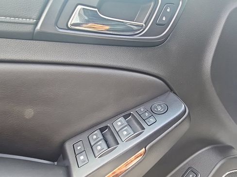 Used 2019 Chevrolet Tahoe Premier AWD/4WD image 12