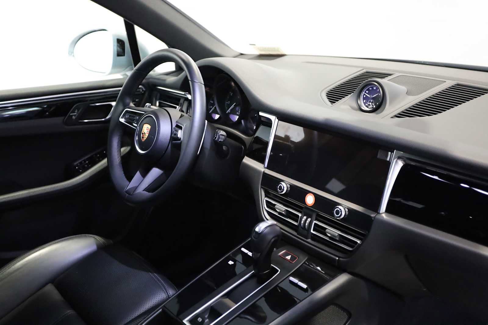 Used 2025 Porsche Macan AWD/4WD image 11