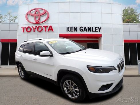 Used 2019 Jeep Cherokee Latitude Plus w/ Cold Weather Group image 1