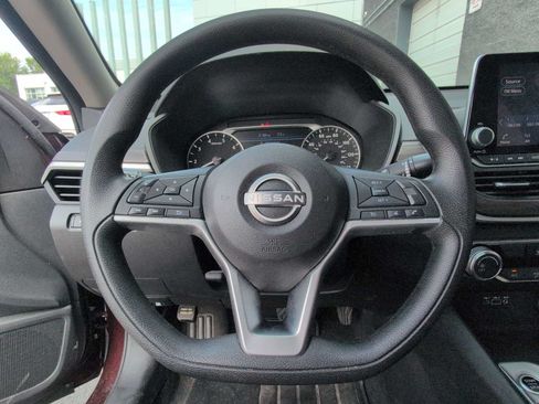 Used 2024 Nissan Altima 2.5 SV FWD image 22