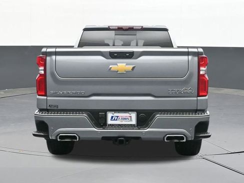 Used 2025 Chevrolet Silverado 1500 High Country AWD/4WD image 13