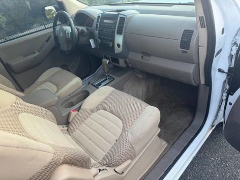 Used 2011 Nissan Frontier SV w/ SV Premium Utility Pkg image 12