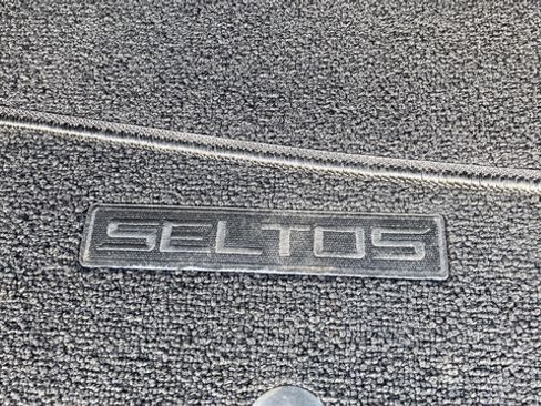 Certified 2024 Kia Seltos SX w/ SX Sunroof Package AWD/4WD image 32