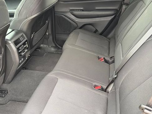 Used 2024 Jeep Grand Cherokee Laredo RWD image 12