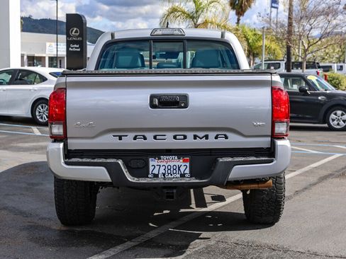 Used 2018 Toyota Tacoma SR image 21