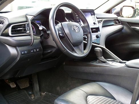 Used 2022 Toyota Camry SE w/ Cold Weather Package FWD image 17