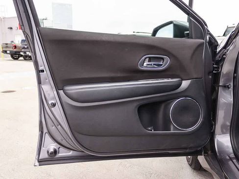 Used 2018 Honda HR-V EX image 21