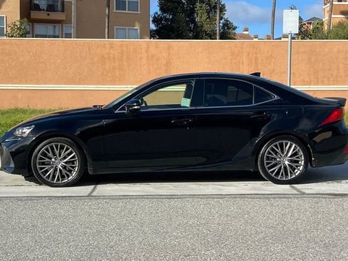 Used 2017 Lexus IS 200t image 7