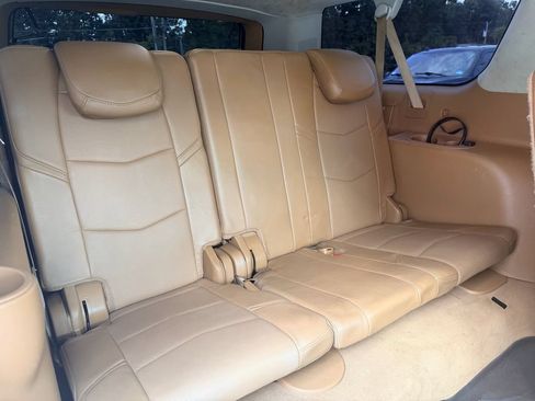 Used 2015 Cadillac Escalade ESV Platinum AWD/4WD image 16