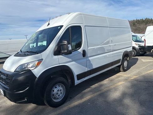 Used 2025 RAM ProMaster 2500 w/ Convenience Group FWD image 4