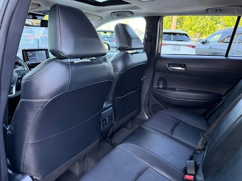 Used 2022 Toyota Corolla Cross XLE w/ Convenience Package FWD image 25
