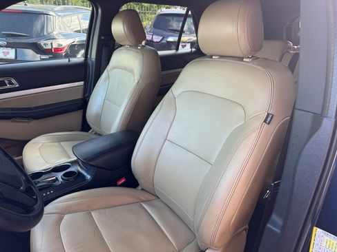 Used 2016 Ford Explorer XLT w/ Equipment Group 202A FWD image 11