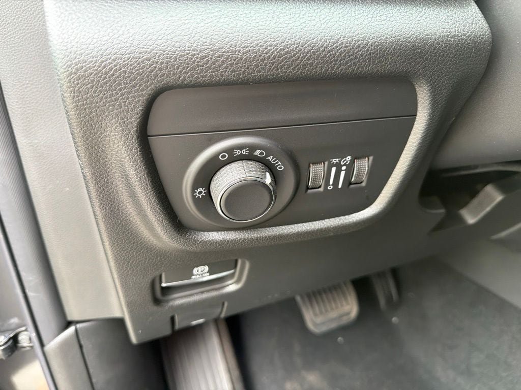 New 2026 Jeep Grand Cherokee Laredo X AWD/4WD image 10