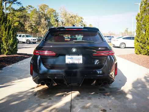 Used 2025 BMW M5 Touring image 9