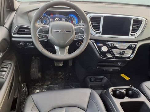 New 2026 Chrysler Voyager LX image 5