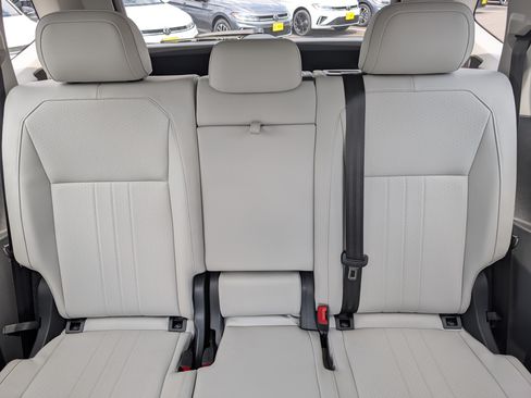 Used 2022 Volkswagen Tiguan SE AWD/4WD image 13