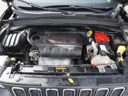 Used 2018 Jeep Renegade Latitude image 15